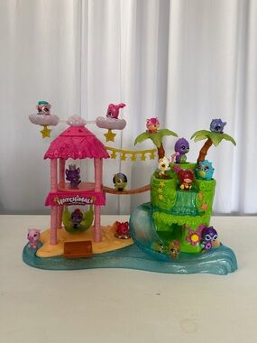Hatchimals Tropical Playset with working lights and music